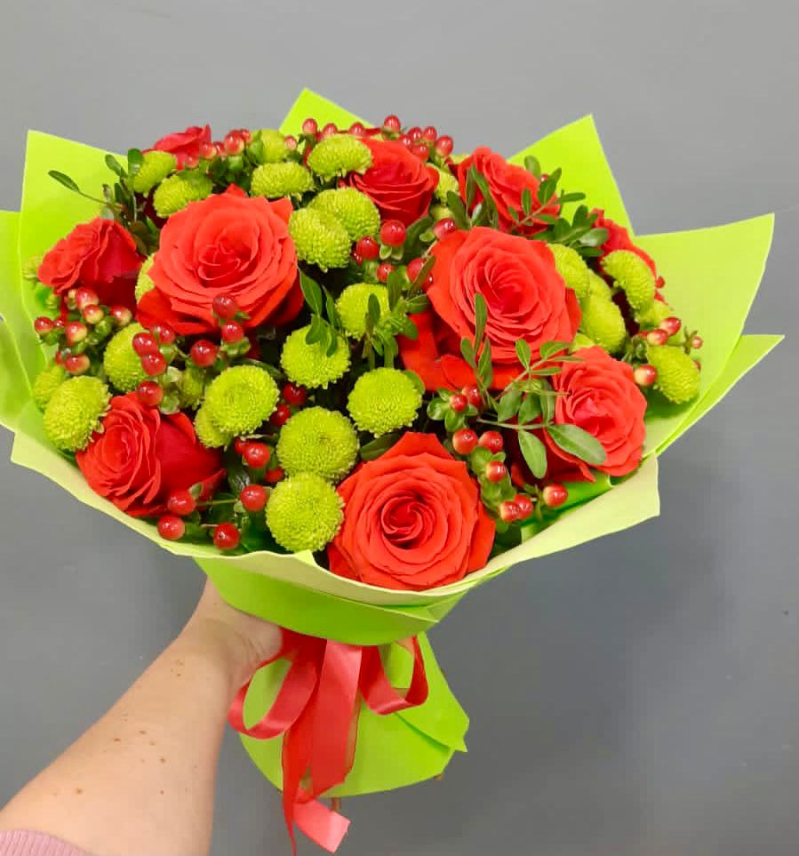 Букет цветов из: Хризантемы и Розы в Калуге