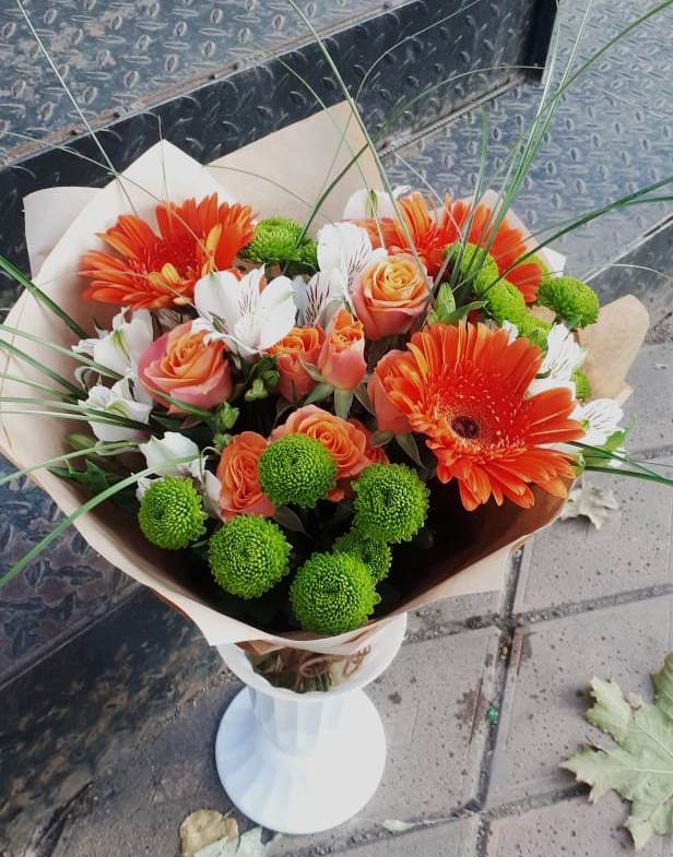 Букет цветов из: Герберы, Хризантемы, Альстромерии и Розы в Калуге
