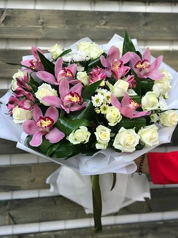 Букет цветов из: Розы и Хризантемы в Калуге