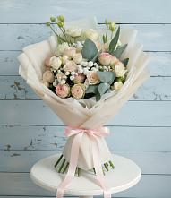 Букет цветов из:  Розы и Лизиантусы в Калуге