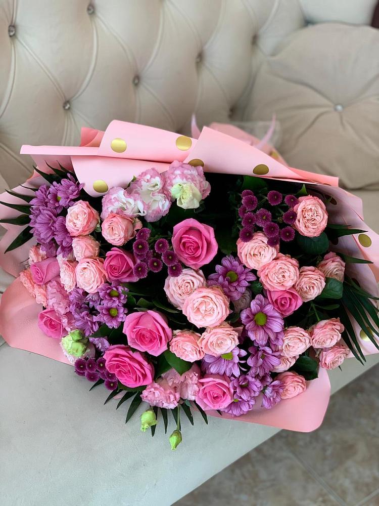 Букет цветов из: Хризантемы, Розы и Лизиантусы в Калуге