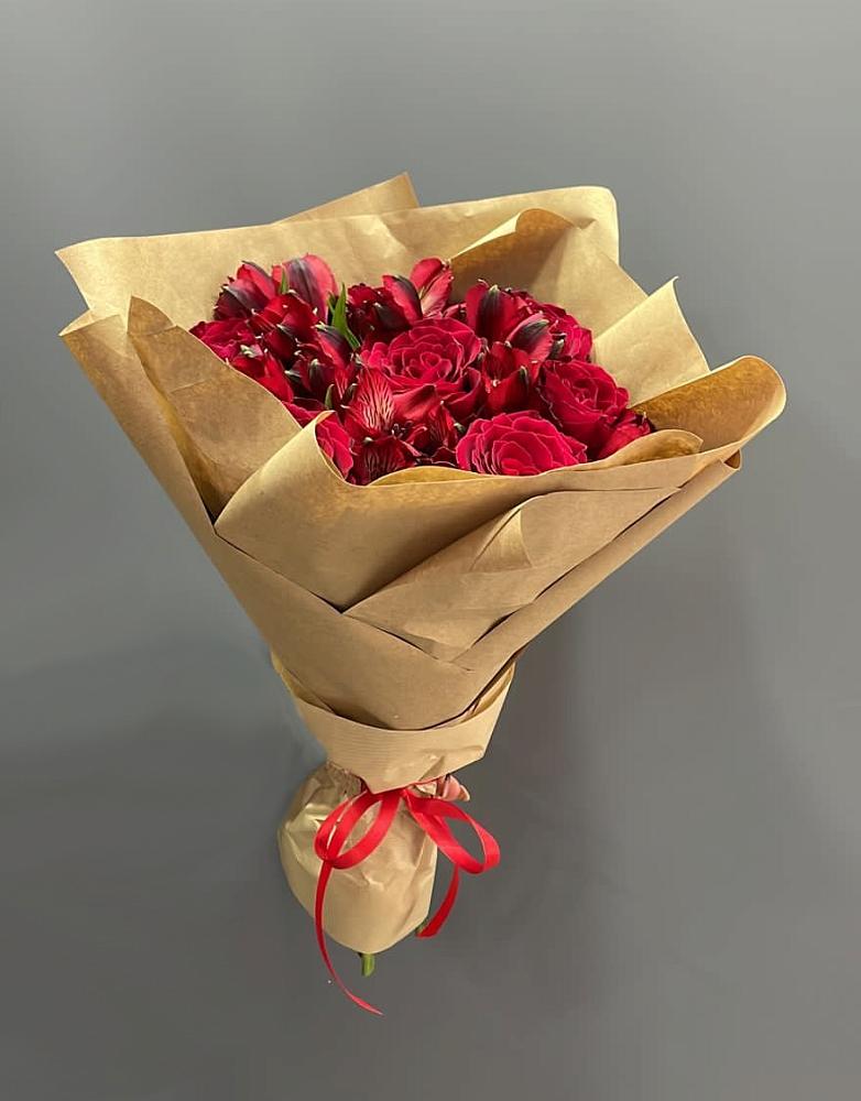 Букет цветов из: Альстромерии и Розы в Калуге