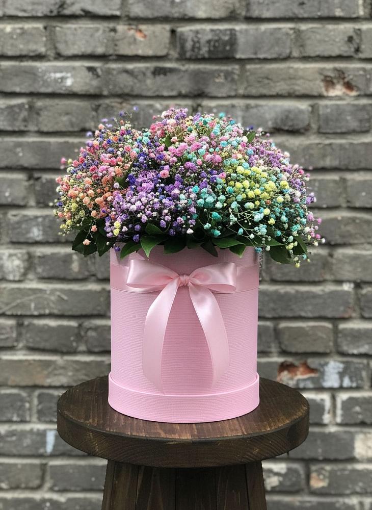Цветочная композиция из Гипсофила и Розы в шляпной коробке в Калуге