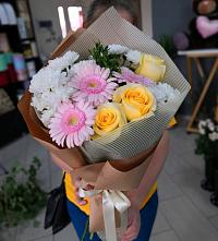 Букет цветов из:  Герберы, Розы и Хризантемы в Калуге