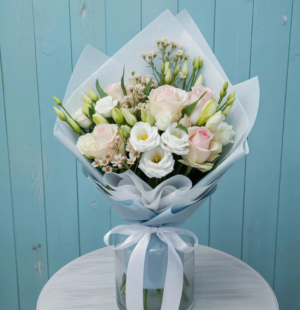 Букет цветов из: Розы и Лизиантусы в Калуге