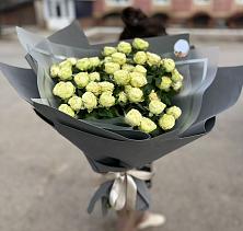 Букет Белые кустовые розы Солинеро в Калуге