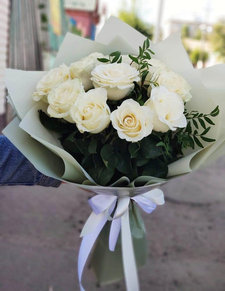 Букет Белые розы Проуд в Калуге
