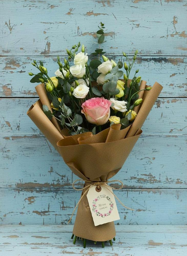 Букет цветов из: Розы и Лизиантусы в Калуге