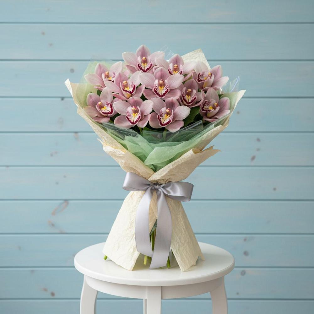 Букет цветов из: Орхидеи и Розы в Калуге