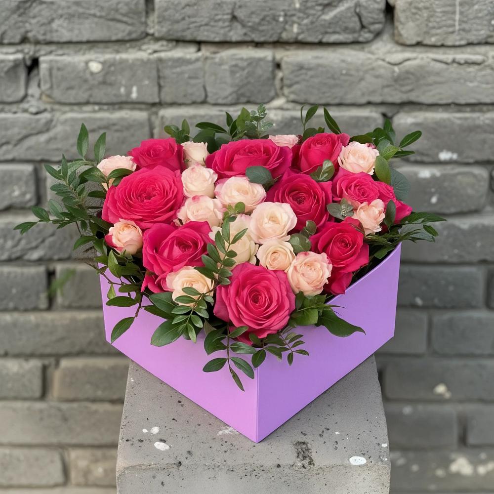 Цветочная композиция из Розы в коробке в Калуге