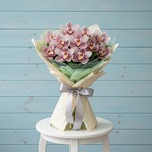 Букет цветов из:  Орхидеи и Розы в Калуге