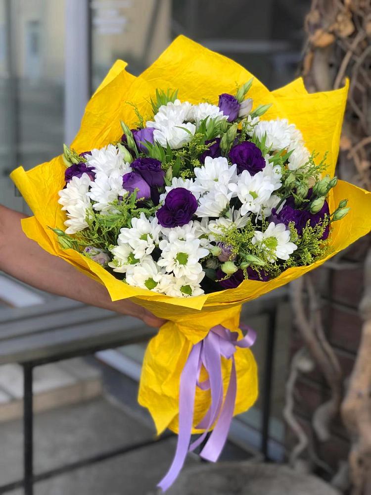 Букет цветов из: Ирисы, Хризантемы и Ромашки в Калуге