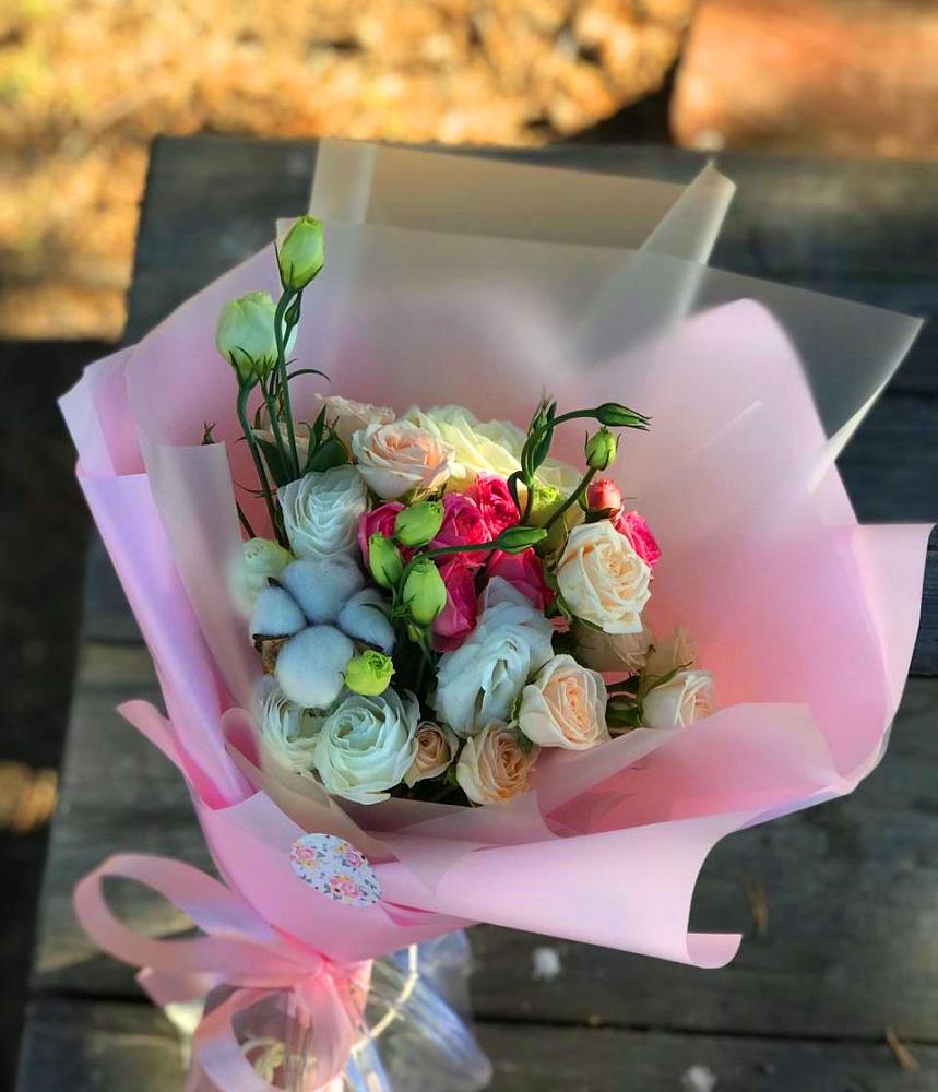 Букет цветов из: Розы и Лизиантусы в Калуге