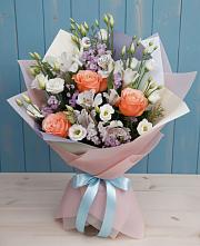 Букет цветов из:  Лизиантусы, Розы, Альстромерии и Гипсофила в Калуге