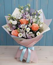 Букет цветов из:  Лизиантусы, Розы, Альстромерии и Гипсофила в Калуге