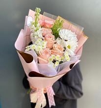 Букет цветов из:  Хризантемы и Розы в Калуге