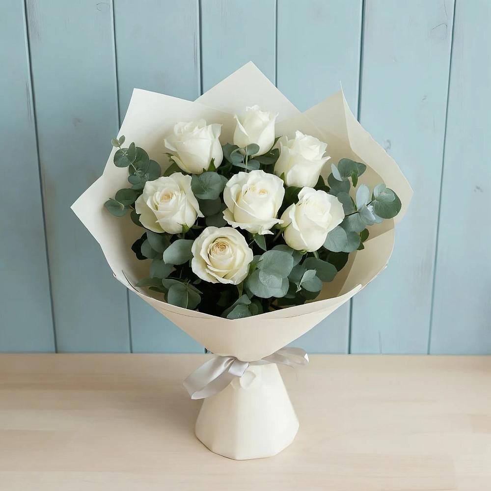 Букет Белые розы в Эвкалипте в Калуге
