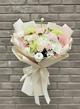 Букет цветов из:  Гвоздики, Розы, Лизиантусы и Хризантемы в Калуге