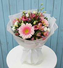 Букет цветов из:  Герберы, Альстромерии и Лизиантусы в Калуге