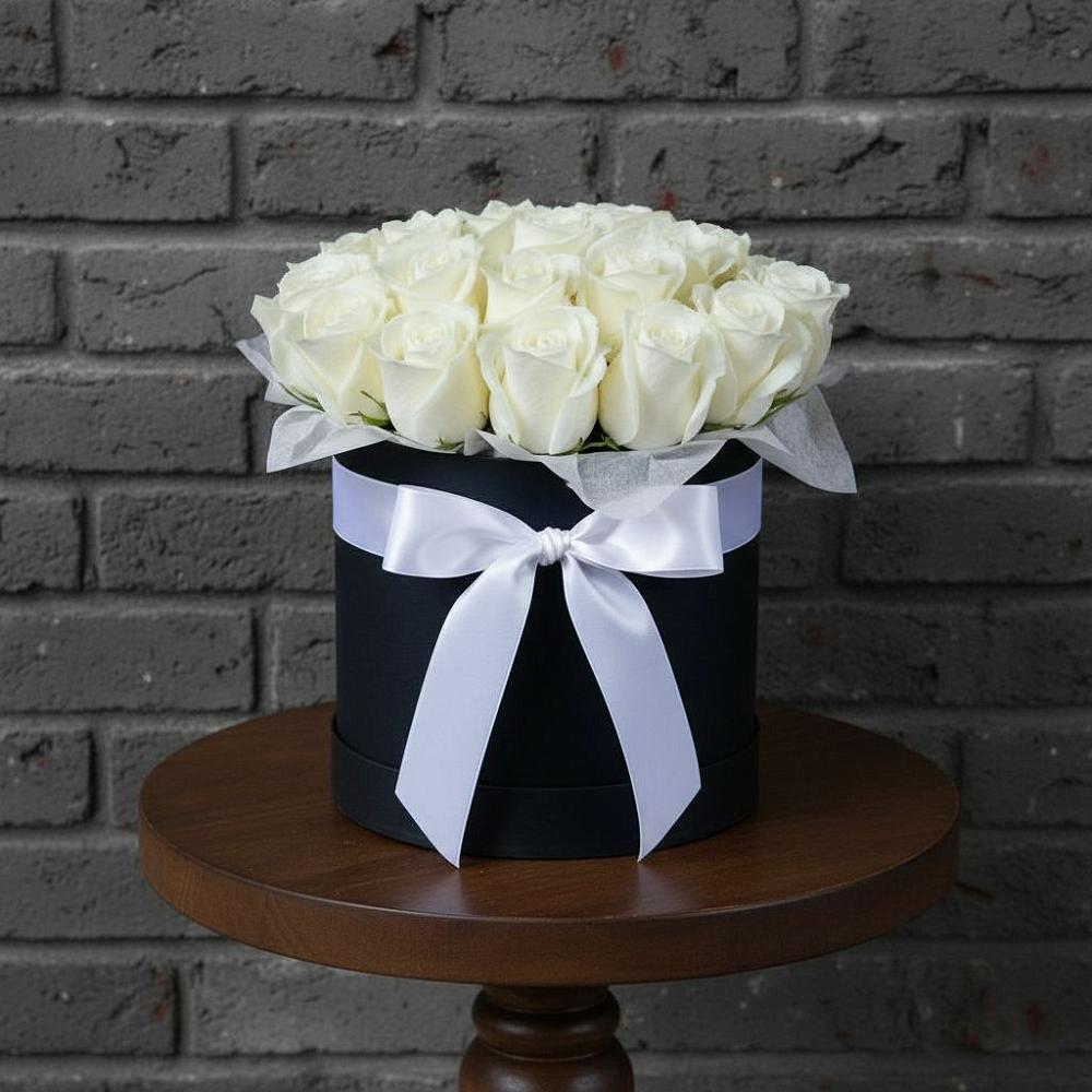 Цветочная композиция из Розы в шляпной коробке в Калуге