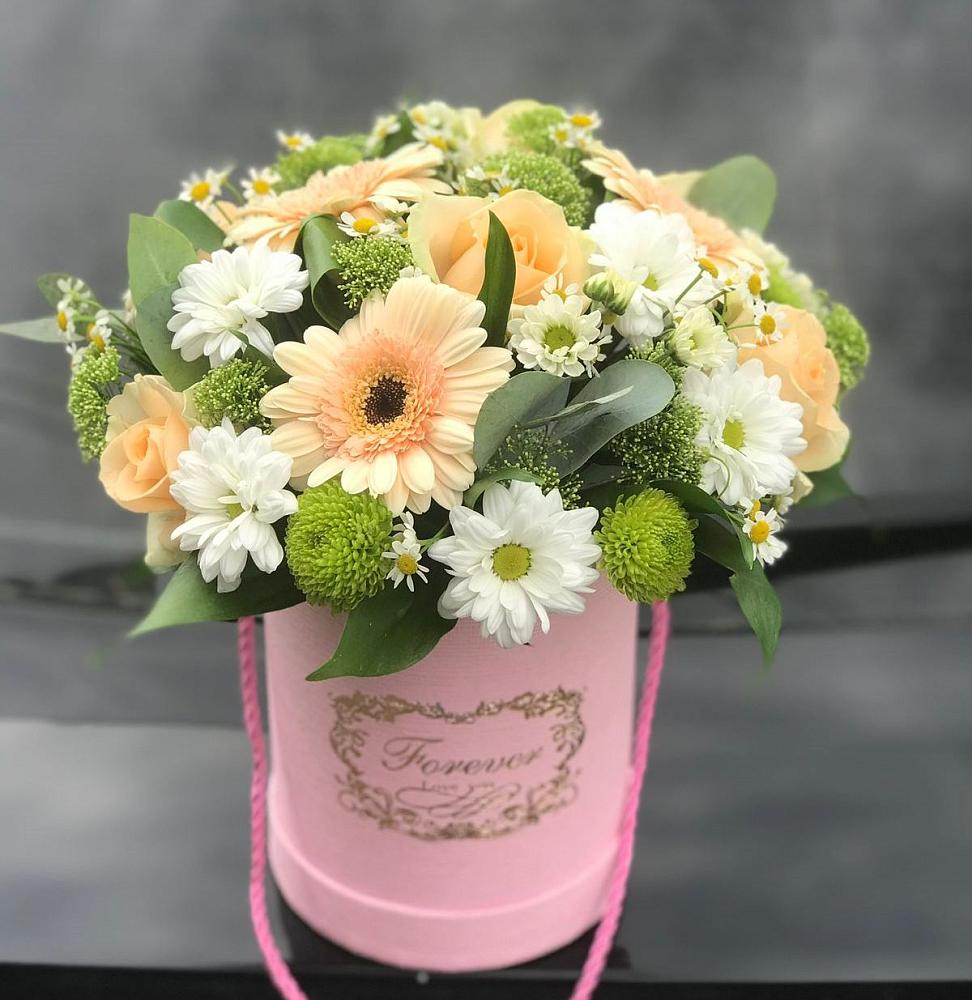 Цветочная композиция из Розы, Герберы и Хризантемы в шляпной коробке в Калуге