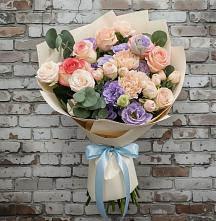 Букет цветов из:  Розы, Лизиантусы и Гвоздики #REPLACE_PRED# Калуге