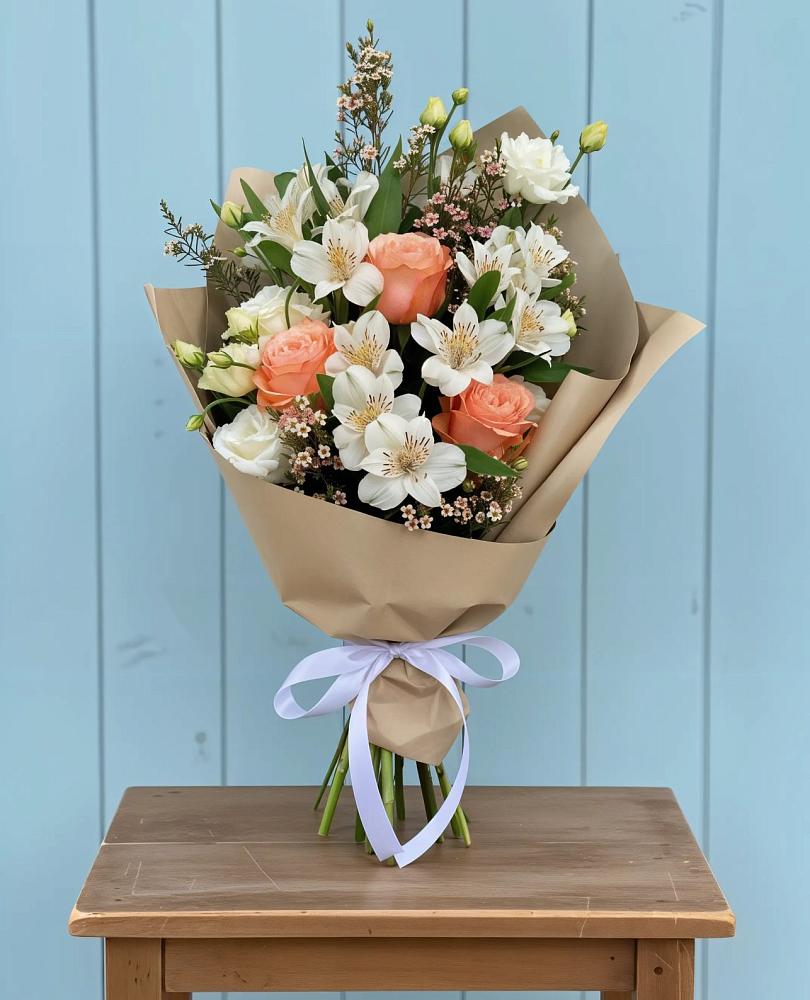 Букет цветов из: Альстромерии, Лизиантусы, Розы и Хризантемы в Калуге