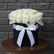 Цветочная композиция из Розы в шляпной коробке в Калуге