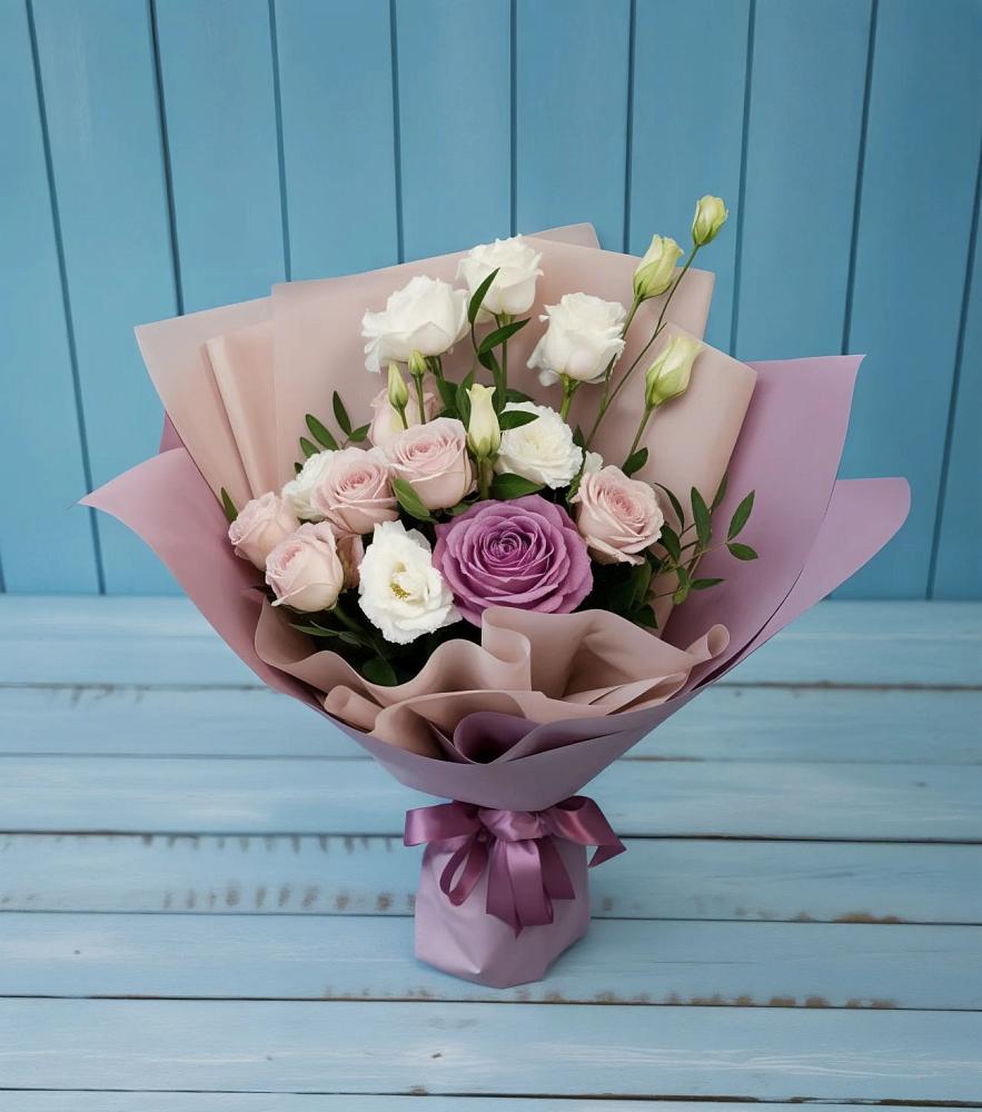 Букет цветов из: Розы и Лизиантусы в Калуге